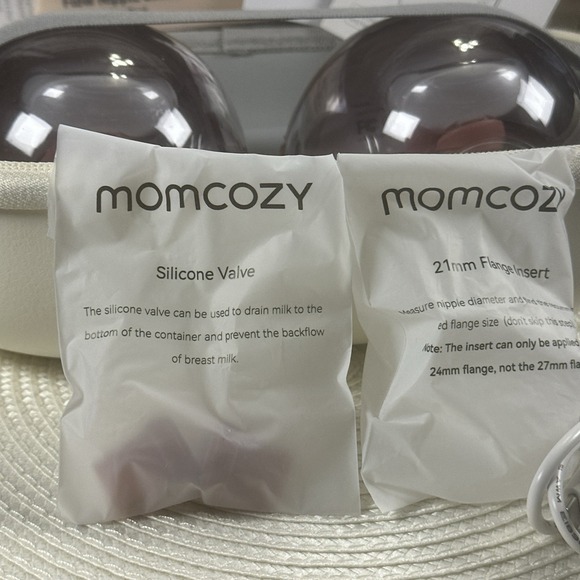 Momcozy Mobile Flow  Hands-Free Breast Pump - Open Box - Picture 12 of 16
